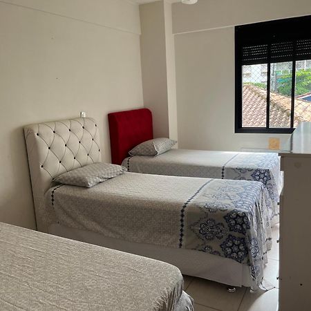 Apartamento amplo a menos de 400 metros da praia localizado próximo a praça da Brunella, área nobre do Guarujá. Extérieur photo
